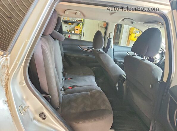 KNMAT2MV8GP633943 2016 NISSAN ROGUE Silver Vista interior trasera