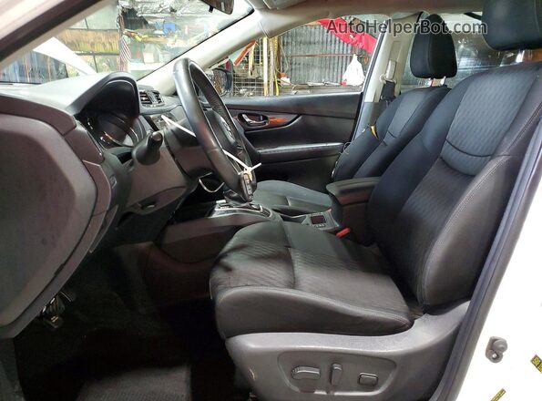 KNMAT2MV8HP544889 2017 NISSAN ROGUE White Widok wnętrza z przodu