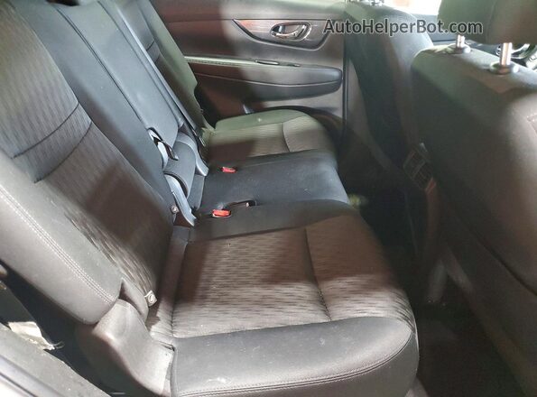 KNMAT2MV8HP544889 2017 NISSAN ROGUE White Widok wnętrza z tyłu