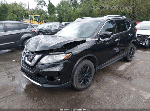 KNMAT2MV8HP569226 2017 NISSAN ROGUE Черный Передняя левая четверть