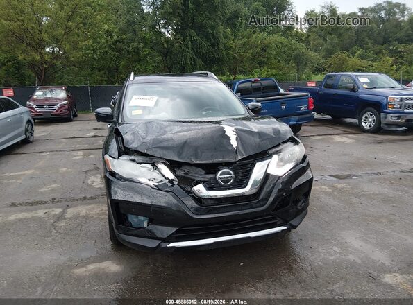 KNMAT2MV8HP569226 2017 NISSAN ROGUE Черный Вид спереди