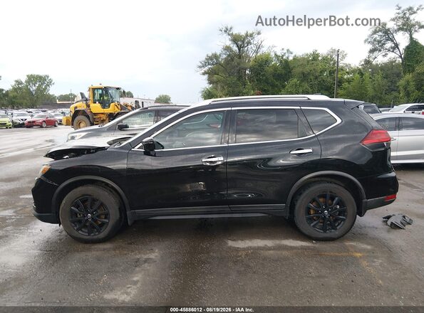 KNMAT2MV8HP569226 2017 NISSAN ROGUE Черный 