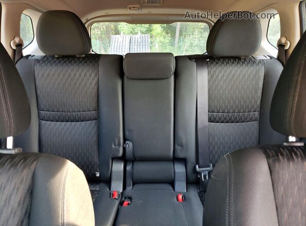 KNMAT2MV8JP568888 2018 NISSAN ROGUE White Widok tylnych siedzeń