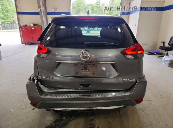 KNMAT2MV8JP582824 2018 NISSAN ROGUE Серый Вид сзади