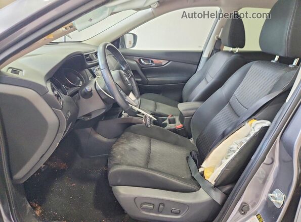 KNMAT2MV8JP582824 2018 NISSAN ROGUE Серый Вид салона спереди
