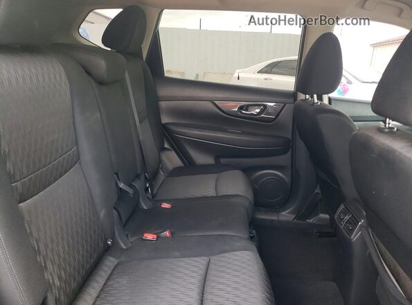 KNMAT2MV8JP590681 2018 NISSAN ROGUE White Widok wnętrza z tyłu
