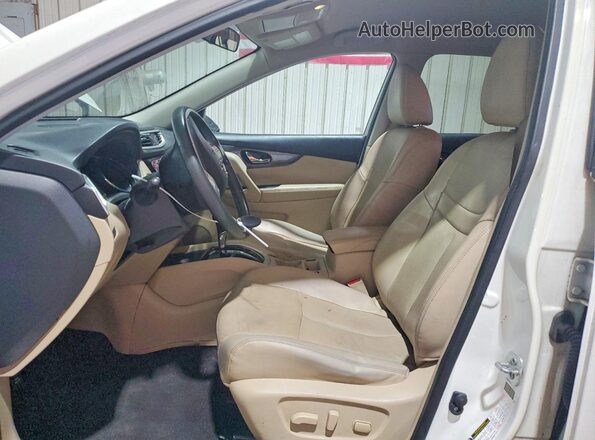 KNMAT2MV9GP712134 2016 NISSAN ROGUE White Front interior view