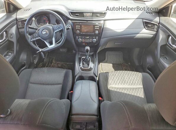 KNMAT2MV9HP540799 2017 NISSAN ROGUE Серебряный Вид панели приборов