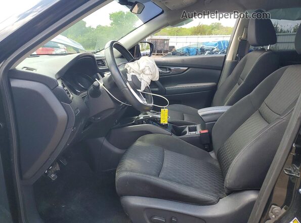 KNMAT2MV9HP567663 2017 NISSAN ROGUE Черный Вид салона спереди