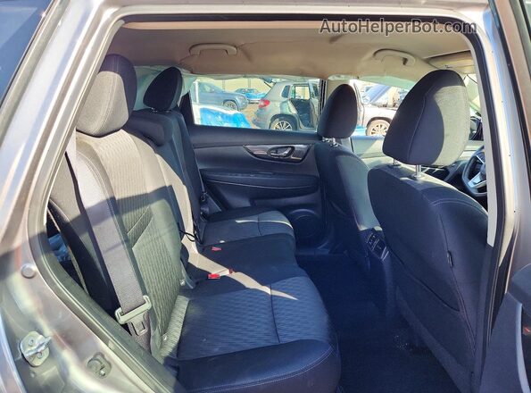 KNMAT2MV9HP592594 2017 NISSAN ROGUE Silver Вид задньої частини салону
