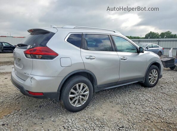 KNMAT2MV9JP566549 2018 NISSAN ROGUE Silver Trasero derecho
