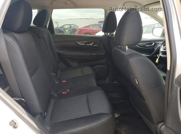 KNMAT2MV9JP566549 2018 NISSAN ROGUE Silver Vista de los asientos traseros