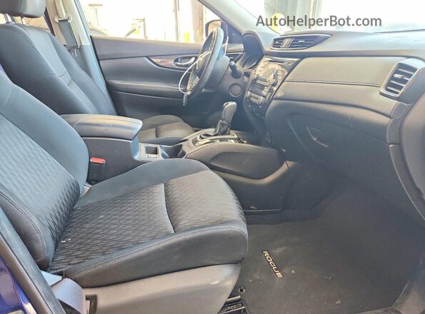 KNMAT2MVXHP602307 2017 NISSAN ROGUE Blue Front interior view