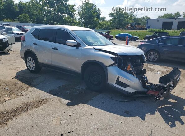 KNMAT2MVXJP512984 2018 NISSAN ROGUE Серебряный Передняя правая четверть
