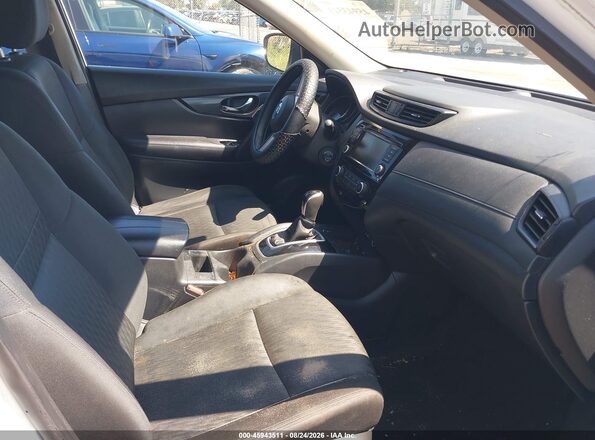KNMAT2MVXJP554068 2018 NISSAN ROGUE White Front interior view