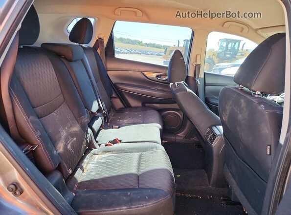 KNMAT2MVXJP557875 2018 NISSAN ROGUE Серый Вид задней части салона