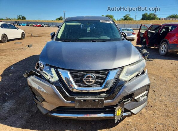 KNMAT2MVXJP557875 2018 NISSAN ROGUE Серый Вид спереди