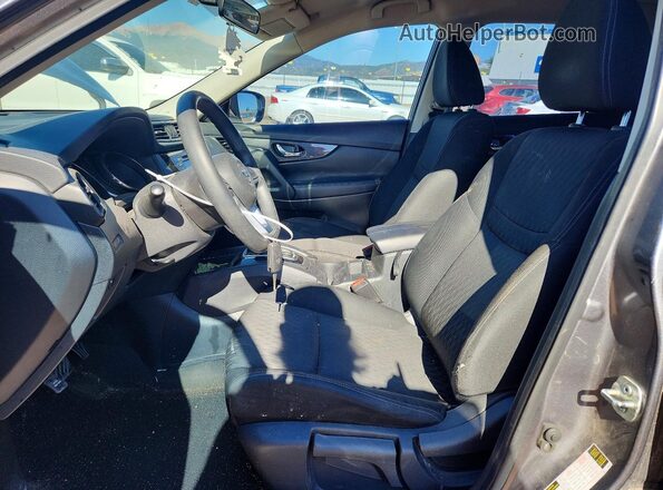 KNMAT2MVXJP557875 2018 NISSAN ROGUE Серый Вид салона спереди