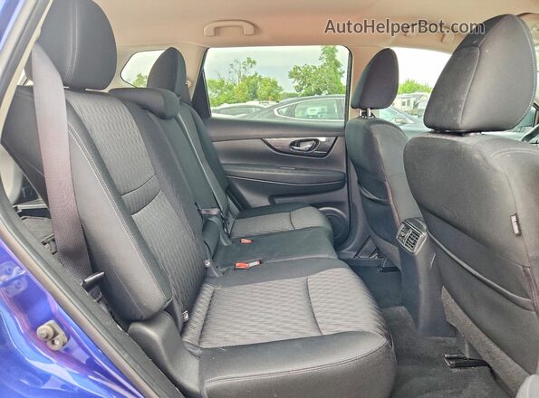 KNMAT2MVXJP577754 2018 NISSAN ROGUE Blue Rear seats view