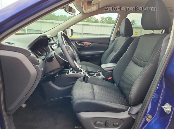 KNMAT2MVXJP577754 2018 NISSAN ROGUE Blue Front interior view