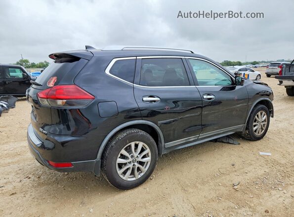 KNMAT2MVXJP588303 2018 NISSAN ROGUE Black Հետևի աջ