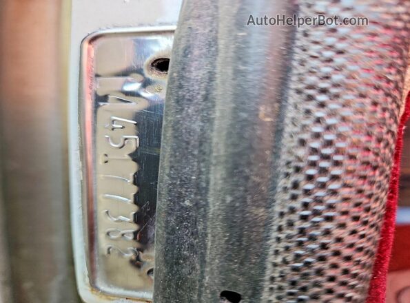 L445177382 1964 DODGE DART White Vista del compartimento del motor