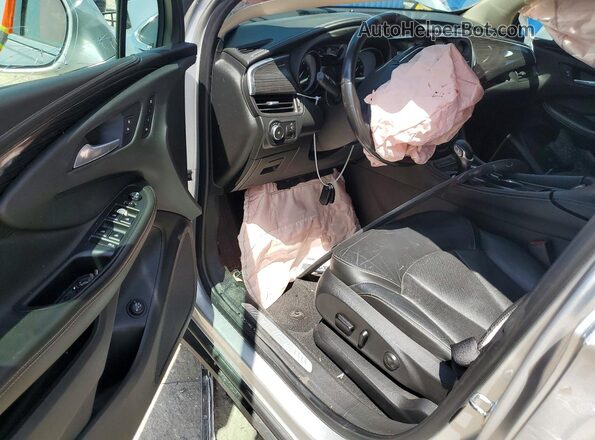 LRBFXBSAXHD008147 2017 BUICK ENVISION Silver Widok deski rozdzielczej