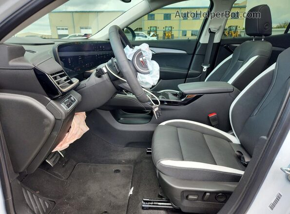 LRBFZLE44SD089286 2025 BUICK ENVISION White Front interior view