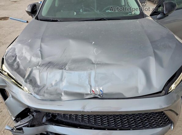 LRBFZLE4XSD010879 2025 BUICK ENVISION Silver ძრავის განყოფილების ხედი