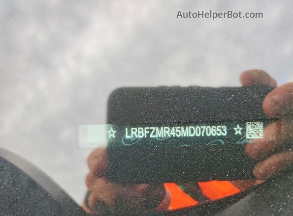 LRBFZMR45MD070653 2021 BUICK ENVISION Red 360 interior view