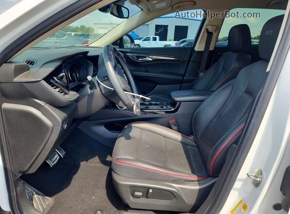 LRBFZNR4XPD024388 2023 BUICK ENVISION White Front interior view