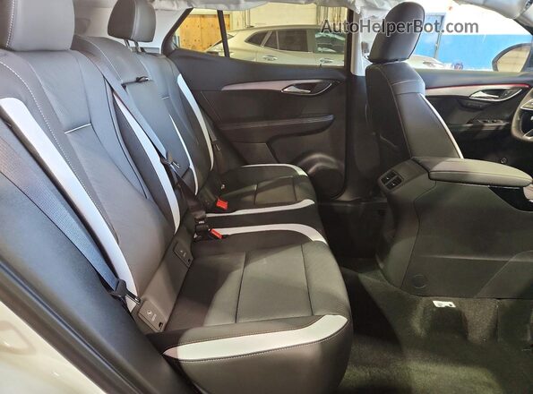 LRBFZPR45TD083936 2026 BUICK ENVISION White უკანა სალონის ხედი