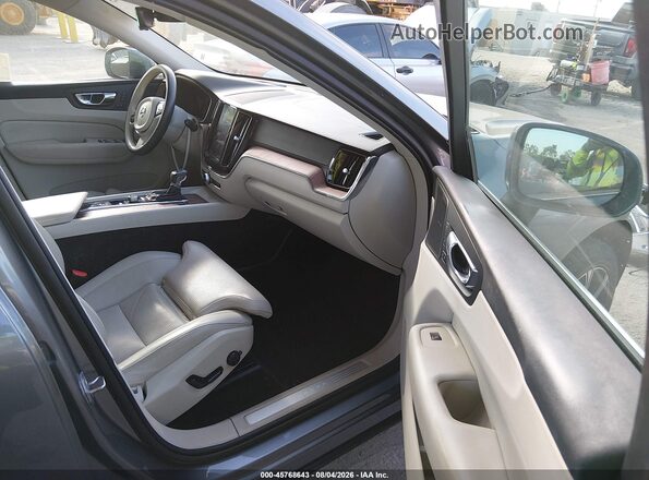 LYV102DL4KB274411 2019 VOLVO XC60 Silver Widok wnętrza z przodu