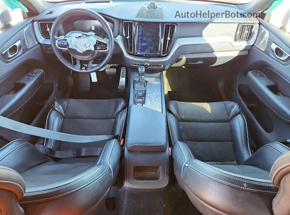 LYV102DM8KB373130 2019 VOLVO XC60 White Առջևի վահանակի տեսք