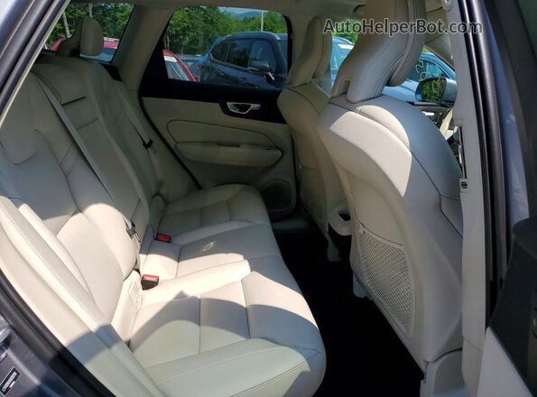LYV102RK0KB292789 2019 VOLVO XC60 Silver Սալոնի հետևի տեսք