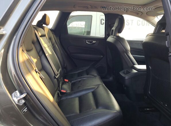 LYV102RK3JB110887 2018 VOLVO XC60 Gray უკანა სალონის ხედი