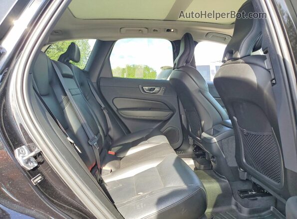 LYV102RK8KB236745 2019 VOLVO XC60 Black Вид задньої частини салону