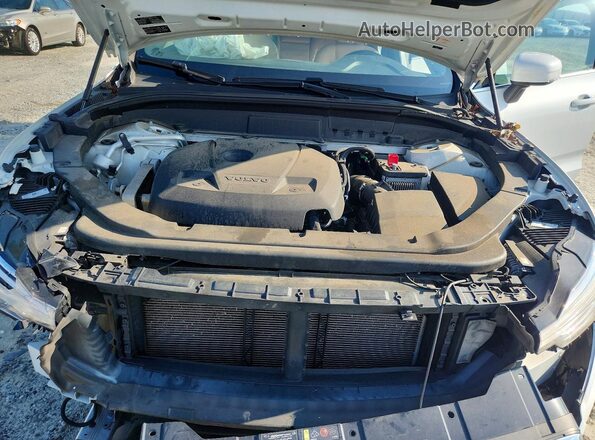 LYV102RL4KB293467 2019 VOLVO XC60 White Вид задньої частини салону