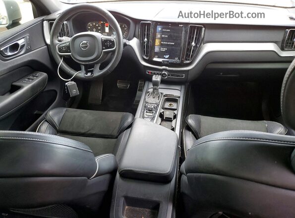 LYV102RM4JB096483 2018 VOLVO XC60 Blue Vista del salpicadero