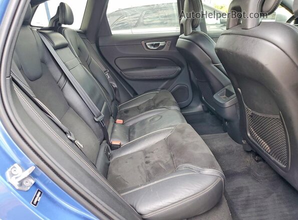 LYV102RM4JB096483 2018 VOLVO XC60 Blue Vista interior trasera