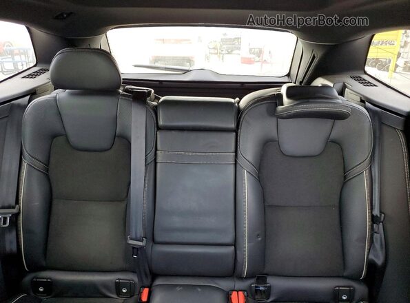 LYV102RM4JB096483 2018 VOLVO XC60 Blue Vista de los asientos traseros