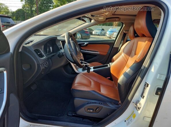 LYV402HM9HB140471 2017 VOLVO S60 Белый Вид салона спереди