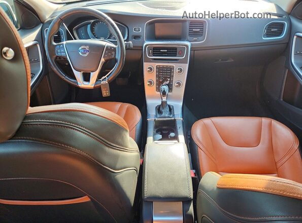 LYV402HM9HB140471 2017 VOLVO S60 Белый Вид панели приборов