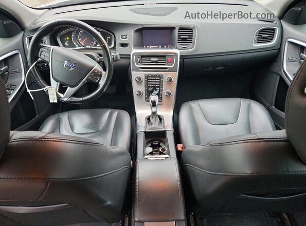 LYV402TKXJB174060 2018 VOLVO S60 Серебряный Вид панели приборов