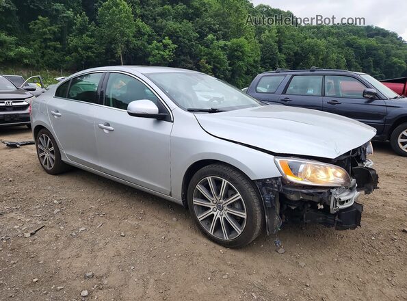LYV402TKXJB174060 2018 VOLVO S60 Серебряный Передняя правая четверть