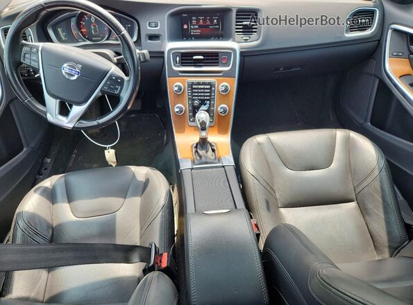 LYV402TM2HB126709 2017 VOLVO S60 Silver Вид панелі приладів