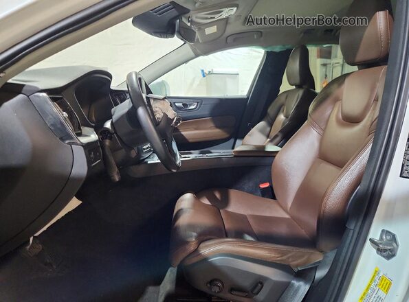 LYVA22RK1KB247628 2019 VOLVO XC60 Белый Вид салона спереди