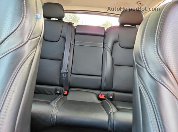 LYVA22RL0KB211468 2019 VOLVO XC60 Silver Vista de los asientos traseros