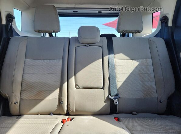 MAJ3P1RE1JC196856 2018 FORD ECOSPORT Silver Widok tylnych siedzeń