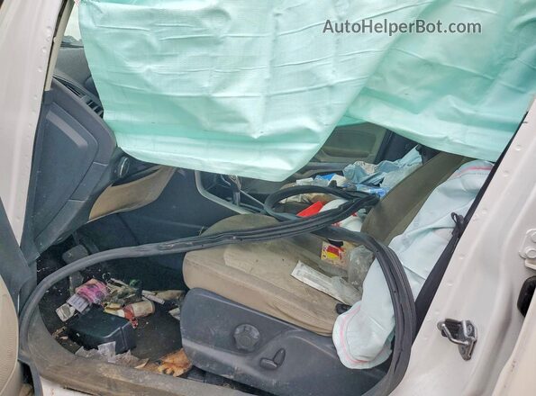 MAJ3P1TE8JC219607 2018 FORD ECOSPORT Белый Вид салона спереди